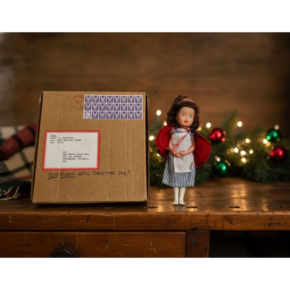American Girl Pleasant Company Molly McIntire Nurse Doll & Original Christmas Bx